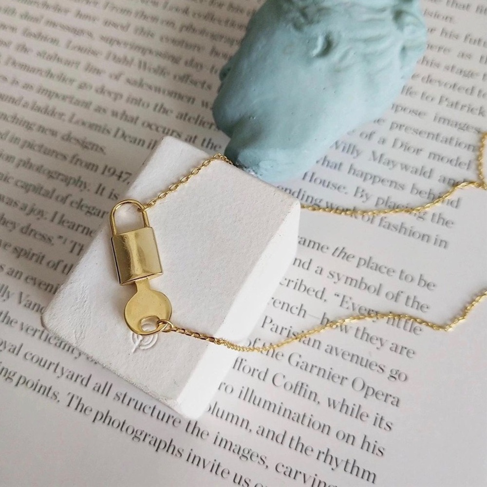 Lock and Key Necklace - Picture 2 of 4